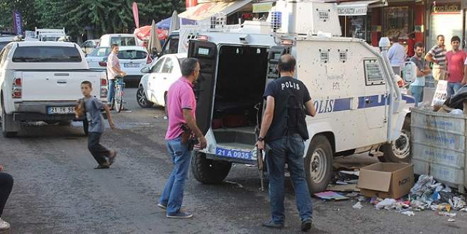 Diyarbakır’da polise saldırı: 2 yaralı