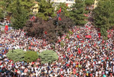 Şehit yarbayı 50 bin kişi uğurladı