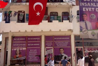 Bursa’da HDP binasına Türk bayrağı asıldı