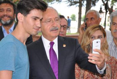 Gencin elleri titreyince selfieyi Kılıçdaroğlu çekti