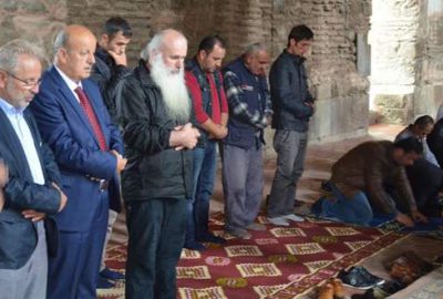 Başpiskopos Ayasofya’da cuma namazı kıldı