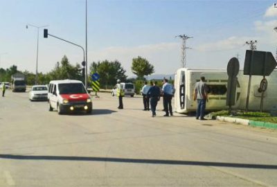 Bursa’da yolcu midibüsü yan yattı: 31 yaralı