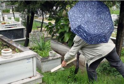 Mezarlıkta 10 günlük bebek bulundu