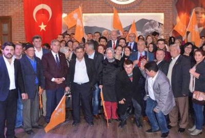 AK Parti’ye yeni katılanlara rozet