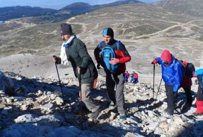 Engelleri el ele aşarak zirveye ulaştılar