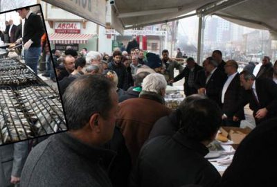 Bursa’da bedava hamsi izdihamı