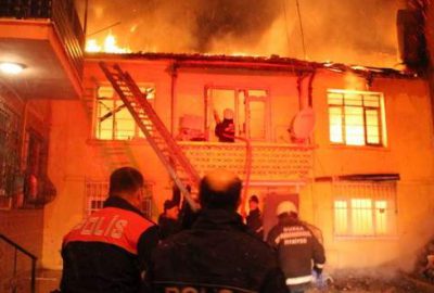 Bursa’da kabus gecesi! İki katlı bina kül oldu