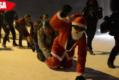 ‘Noel Baba’dan timsah yürüyüşü