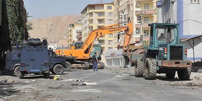 Diyarbakır’da belediyelerin iş makinelerine el konuldu