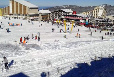 Uludağ’da güneşli havada kayak keyfi