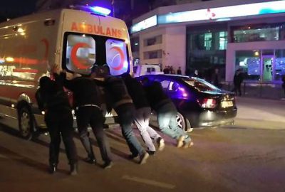 Acil hasta taşıyan ambulans kaza yaptı