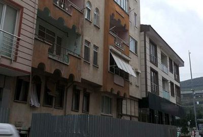 Bursa’da tehlike saçan apartman yıkılamıyor