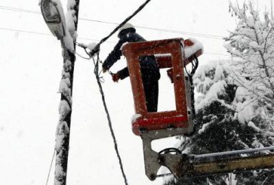 UEDAŞ ekiplerinin karda zorlu mücadelesi