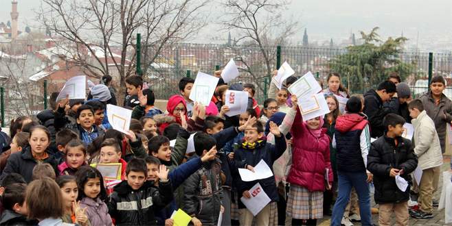 Bursa’da yarım milyon öğrenci karne heyecanı yaşadı