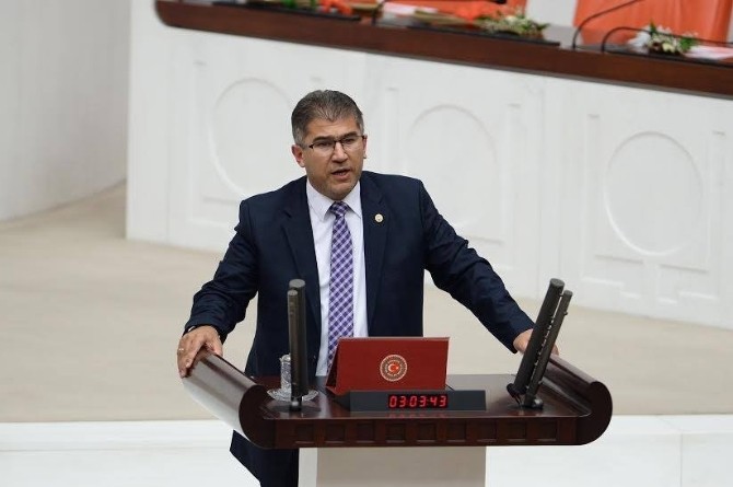 AK Parti’li Öztürk, Gıda Zehirlenmesi Şüphesiyle Hastaneye Kaldırıldı