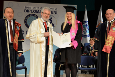 Güz mezunları diploma alıyor