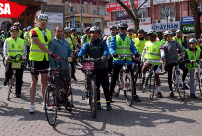 Bağımlılığa karşı 200 bisikletli pedal çevirdi