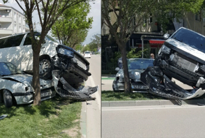 Bursa’da trafik kazası: İki araç üst üste bindi