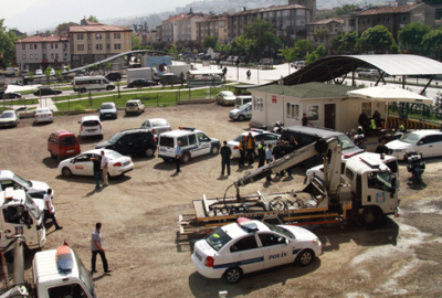 Bursa’da aracı çekilen adam ortalığı birbirine kattı