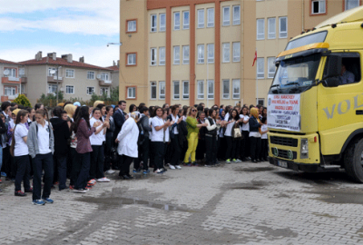 Öğrencilerden Bayır Bucak Türkmenlerine yardım