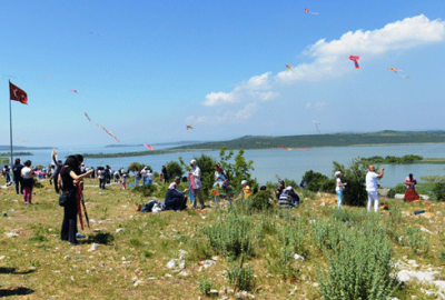 Gölyazı’da gökyüzü renklendi