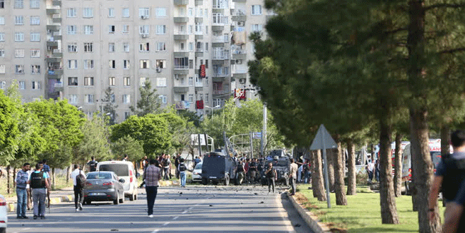 Diyarbakır’da bombalı saldırı: 3 ölü, 12’si polis 45 yaralı