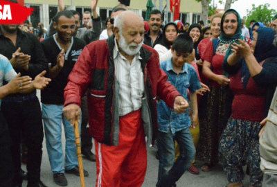 ‘Bakan’dan söz alan Romanlar sevinçte göbek attı