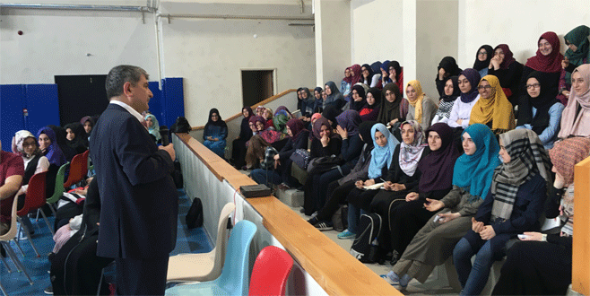 İmam hatip öğrencilerine İngilizce konferans