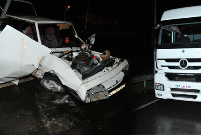 Alkollü sürücü TIR’a çarptı: 5 yaralı