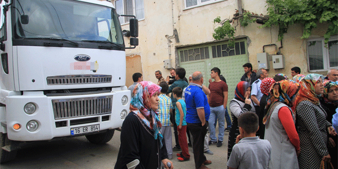 Bursa’da köylü kadınlar yol kapattı