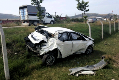 Bursa’da otomobil takla attı