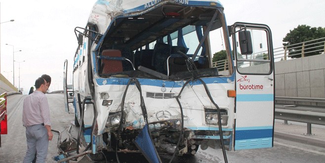 İki servis otobüsü ile minibüs kaza yaptı: 36 Yaralı