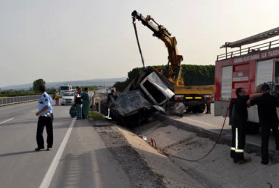 Bursa’da feci kaza: 2 ölü, 1 yaralı