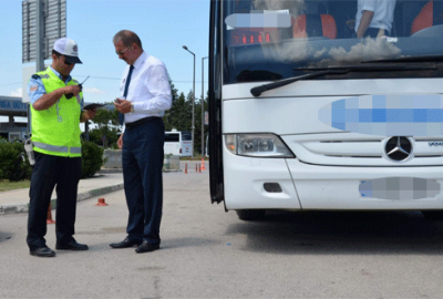 Bayram öncesi terminalde trafik denetlemesi