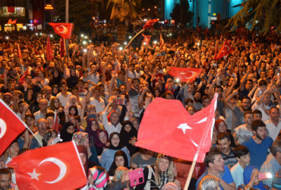 Darbe girişimini protesto ettiler