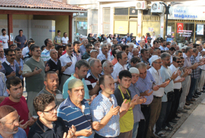 Bursa’da şehitler için gıyabi cenaze namazı kılındı