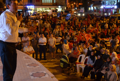 Gemlik’te demokrasi nöbeti