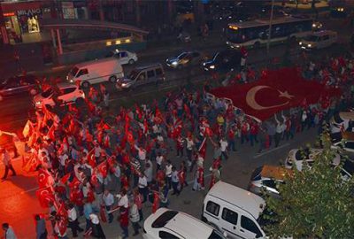 Yıldırım demokrasiye yürüdü