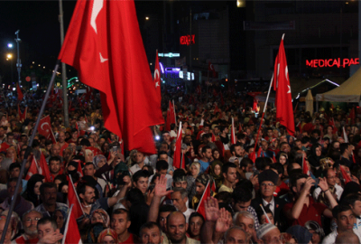 Bursa demokrasi için tek yürek!