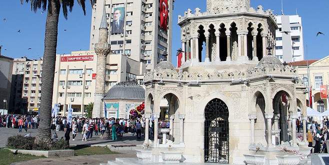 İzmir’e ’15 Temmuz Demokrasi Meydanı’