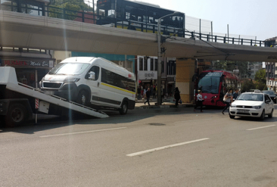 İpekböceği’ne ‘bozuk servis minibüsü’ engeli