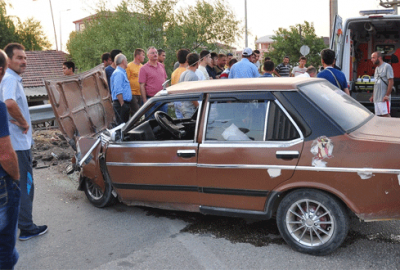 Kontrolü kaybeden araç bariyere çarparak durabildi