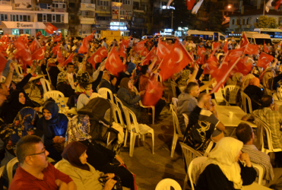 Gemlik’te demokrasi nöbetleri sürüyor