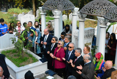 Zeki Müren, kabri başında anıldı