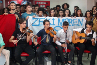 Öğrencilerden müzikli protesto