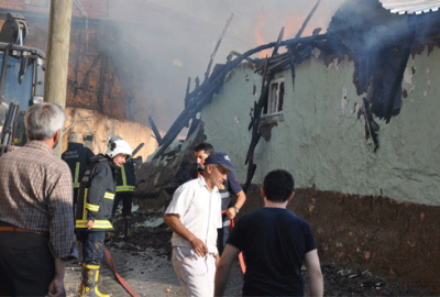 Yaşlı çiftin varı yoğu yangında kül oldu