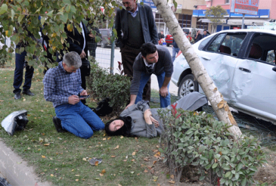 Yaralı eşinin başından bir an olsun ayrılmadı