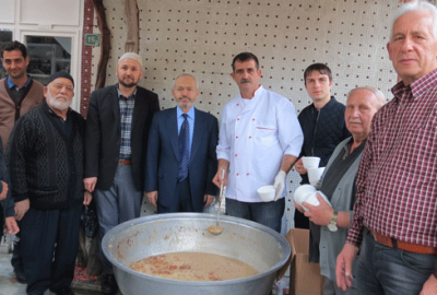 Cavit Çağlar Camii’nde lokma ve aşure günü