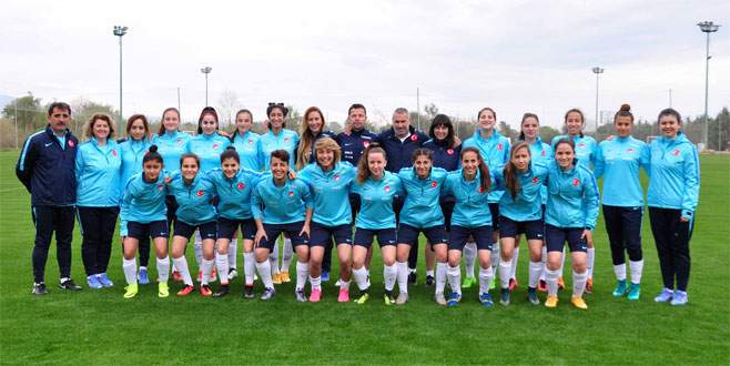 U19 Kadın Milliler Manavgat’ta kampta