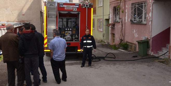 Bursa’da yanan evde kalan 2 çocuk ölümden döndü